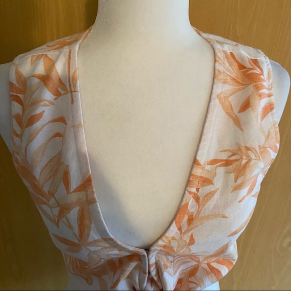 Abercrombie & Fitch • Cropped Tie-Front Linen-Blend Top in White Floral - Picture 8 of 10